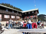 14 Im Herbst im Allgäu
Am Berghaus Schwaben eine Pause